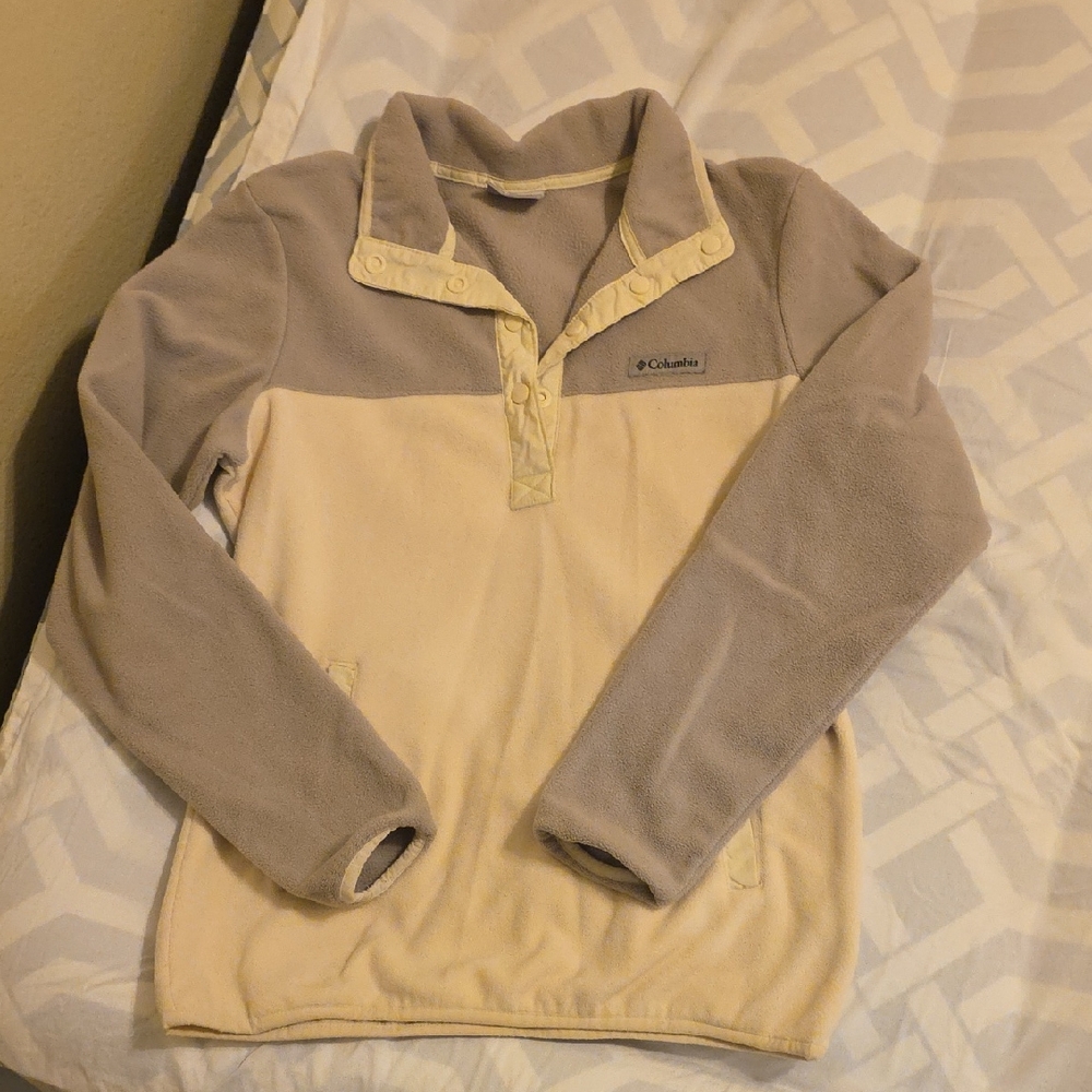 Columbia Two-Tone Fleece Pullover in Gray and Cream